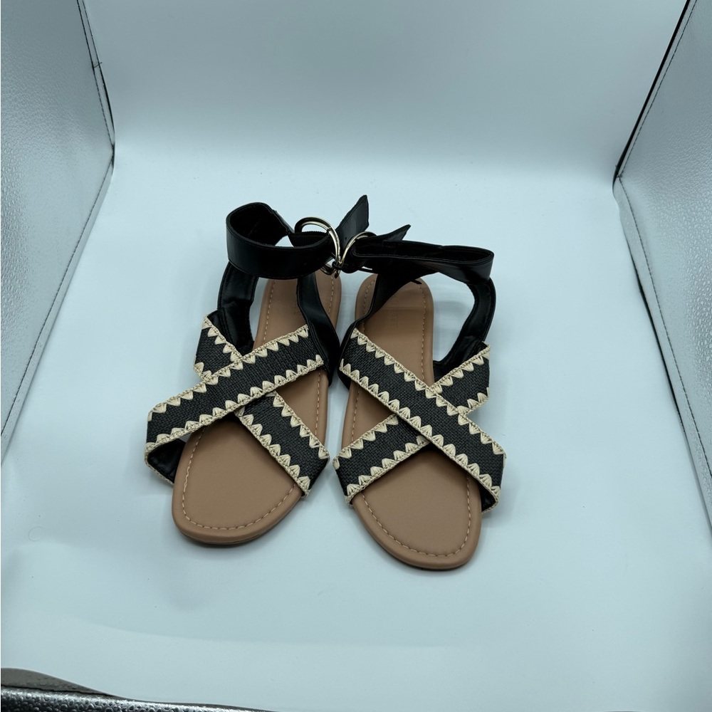 Old Navy Faux Leather Black Tan Ankle Strap Sandals Sz 8